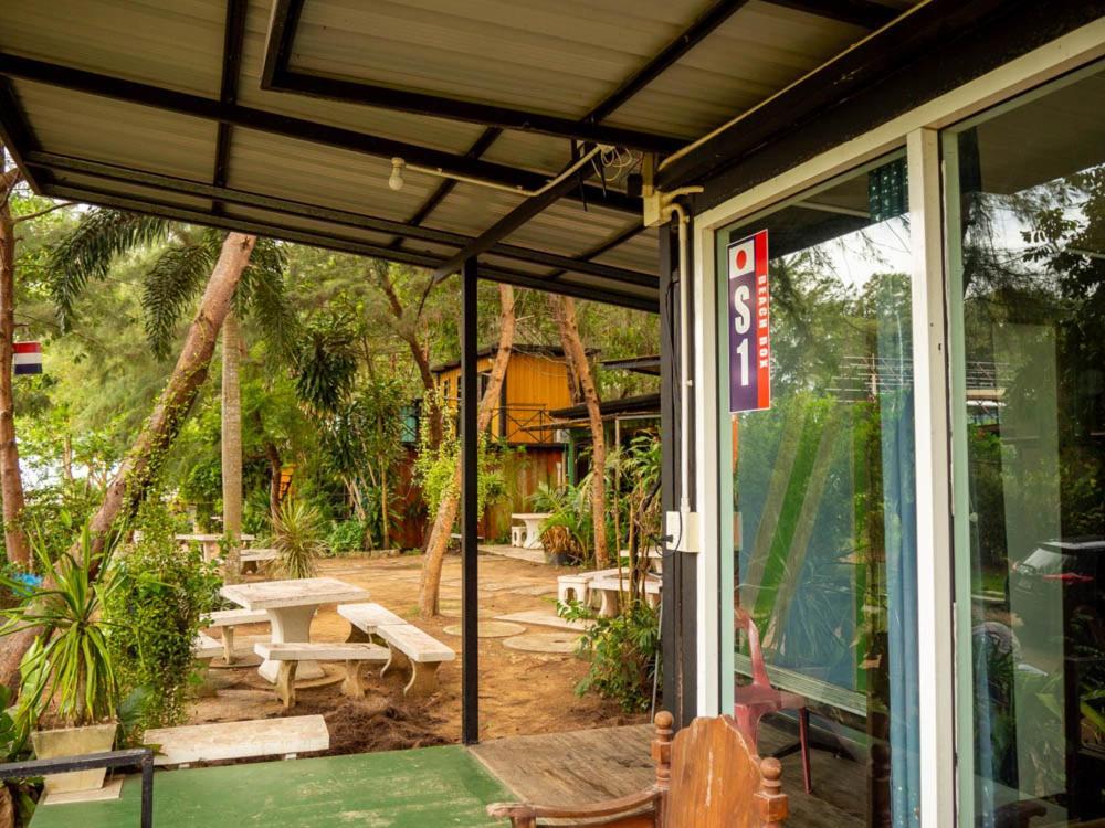Beach Box Resort At Rimlay Rayong Buitenkant foto